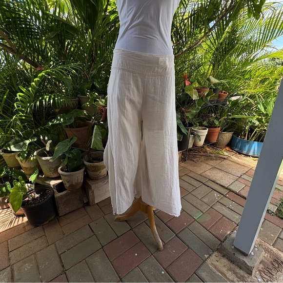 Harem Pants Cream Wide Leg Pants w/ Relaxed Fit in excellent condition like new! - Picture 9 of 10